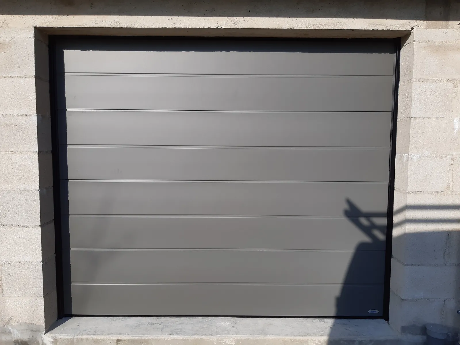 Pose de portes de garage - DC Marechal