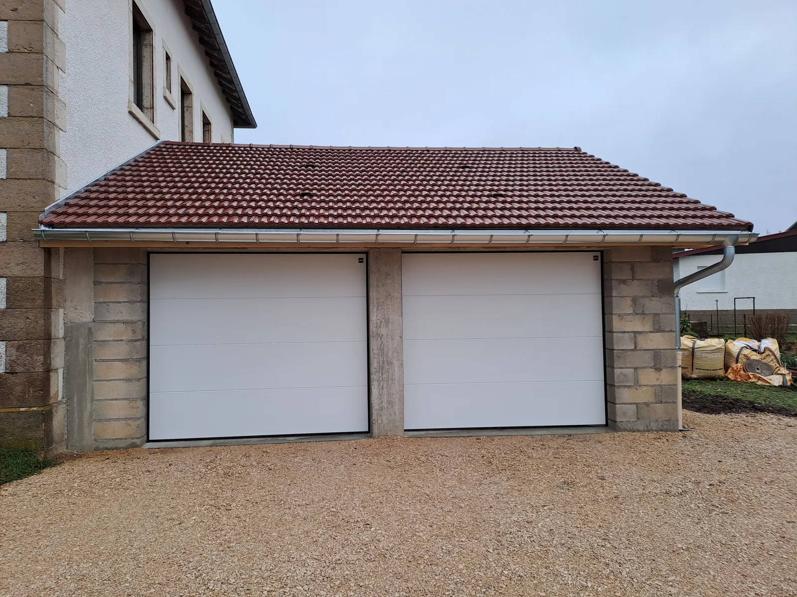 Pose de portes de garage - DC Marechal